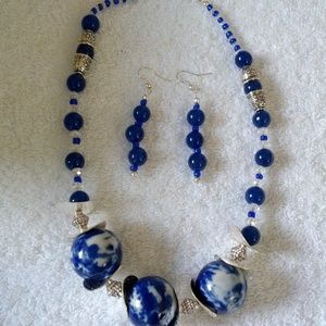 Necklace/earnings set